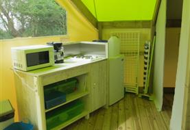 intérieur Ecolodge Anis coté cuisine - La Padrelle - Camping Saint Hilaire de Riez